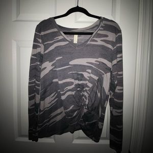 Camo tie knot shirt - size medium